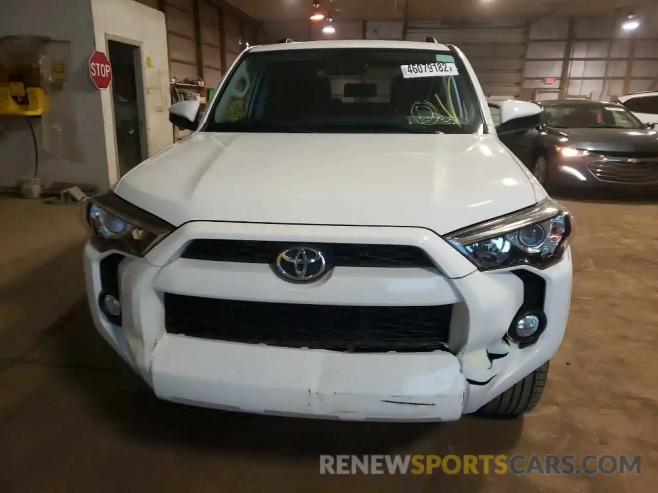 9 Photograph of a damaged car JTEZU5JR6K5196615 TOYOTA 4RUNNER 2019