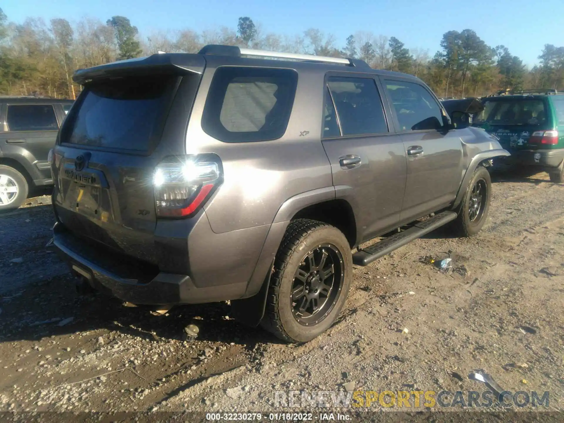 4 Photograph of a damaged car JTEZU5JR6K5198154 TOYOTA 4RUNNER 2019