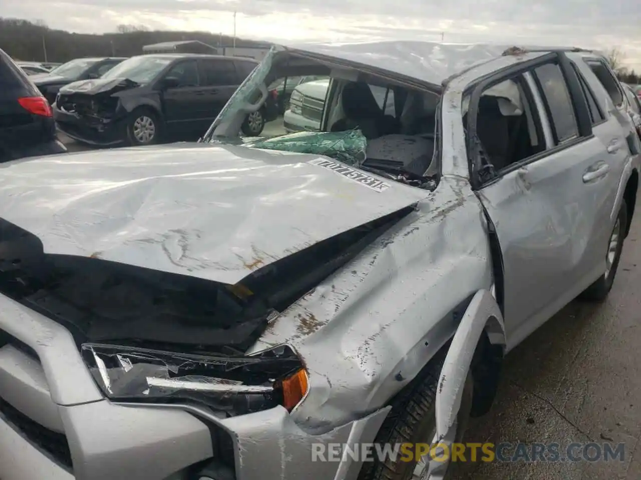 9 Photograph of a damaged car JTEZU5JR6K5199109 TOYOTA 4RUNNER 2019