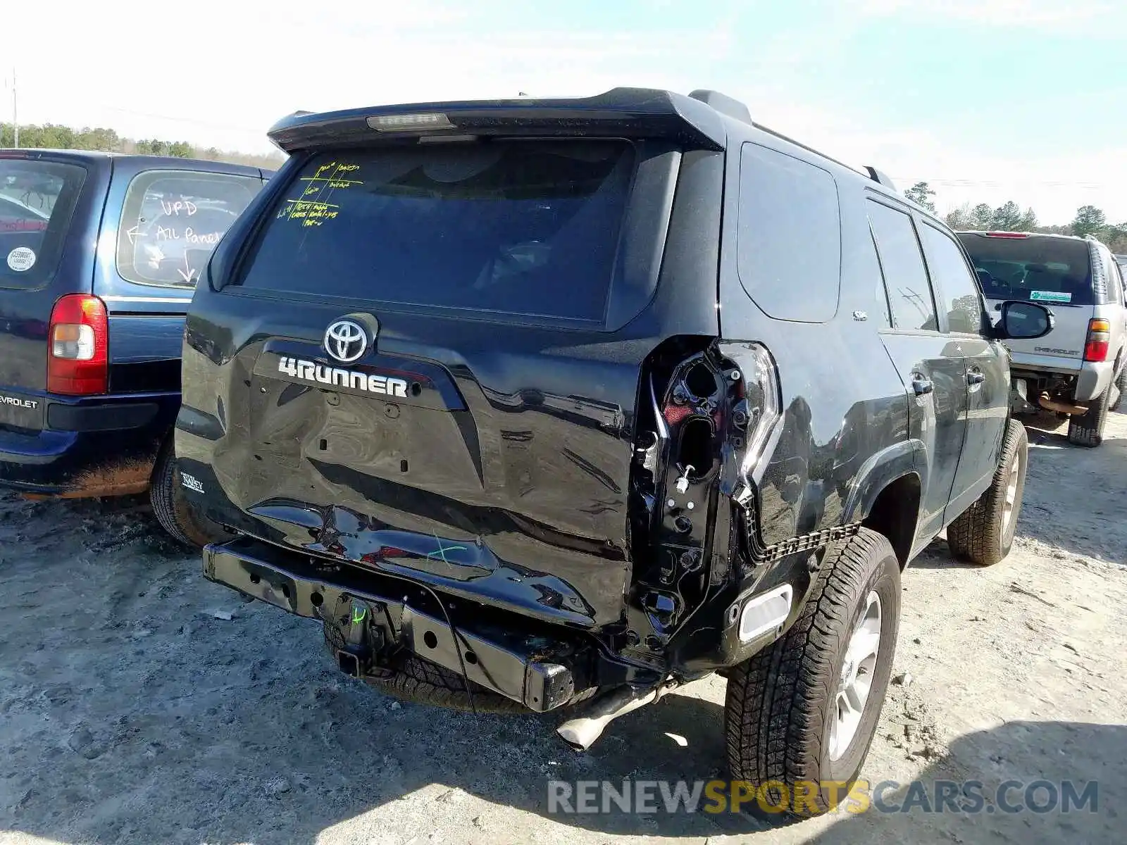 4 Photograph of a damaged car JTEZU5JR6K5200422 TOYOTA 4RUNNER 2019