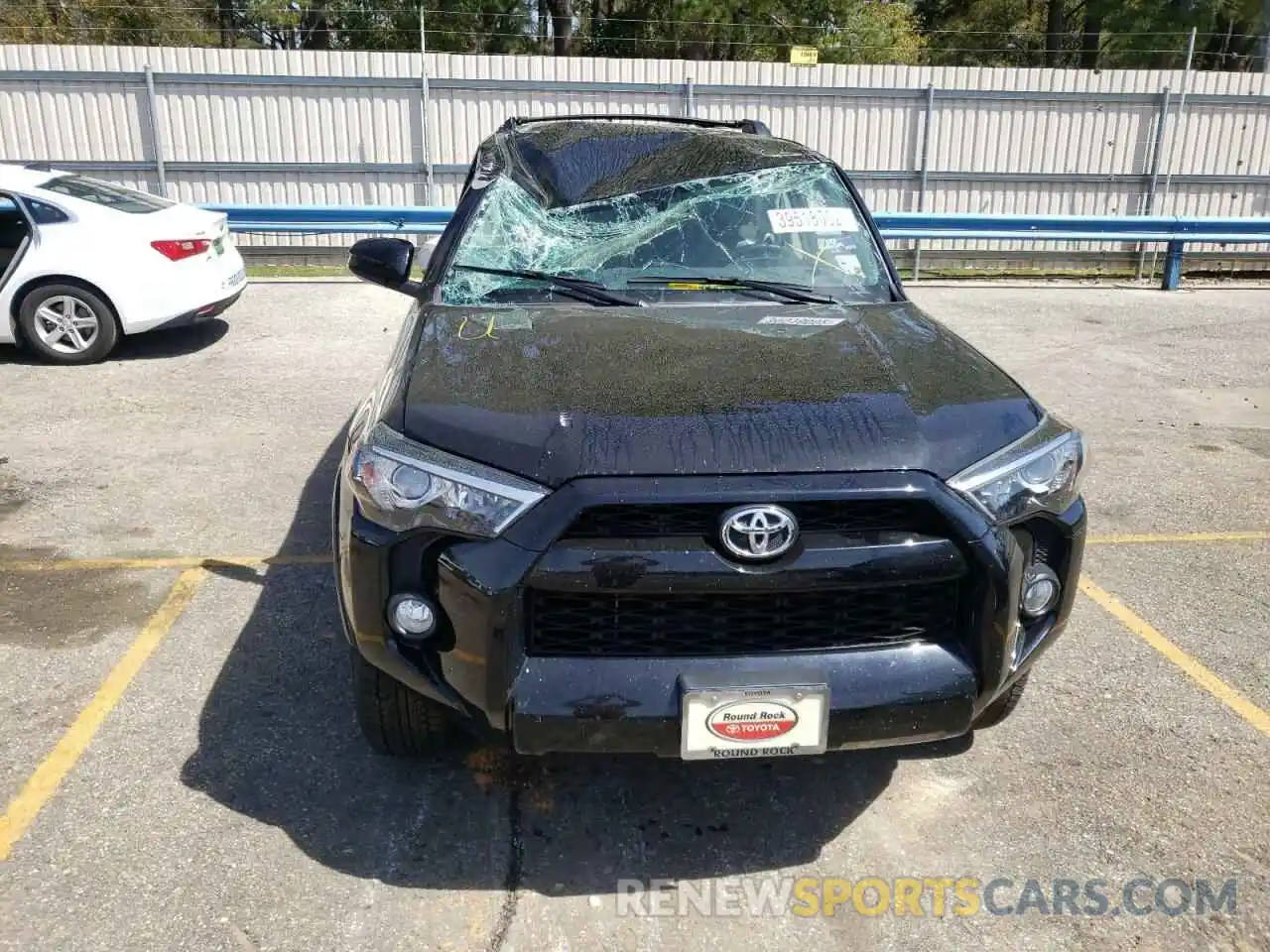 9 Photograph of a damaged car JTEZU5JR6K5202459 TOYOTA 4RUNNER 2019