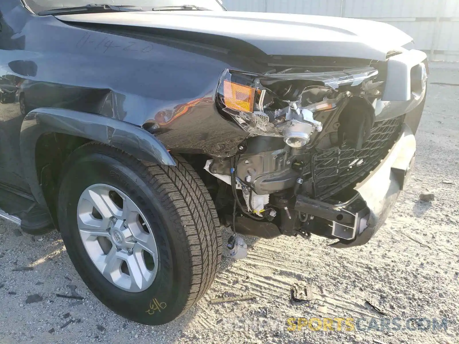 9 Photograph of a damaged car JTEZU5JR6K5202803 TOYOTA 4RUNNER 2019