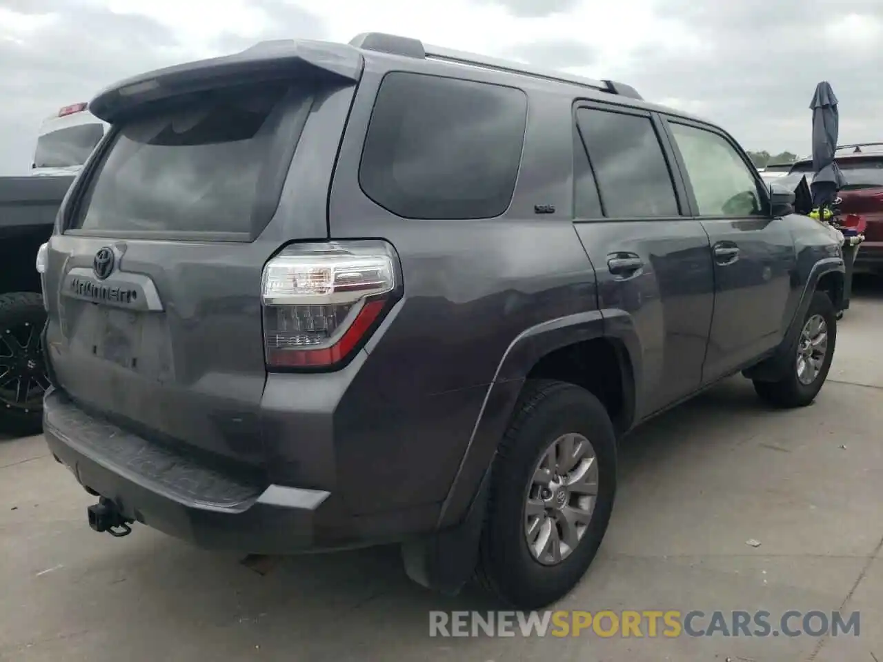 4 Photograph of a damaged car JTEZU5JR6K5202915 TOYOTA 4RUNNER 2019