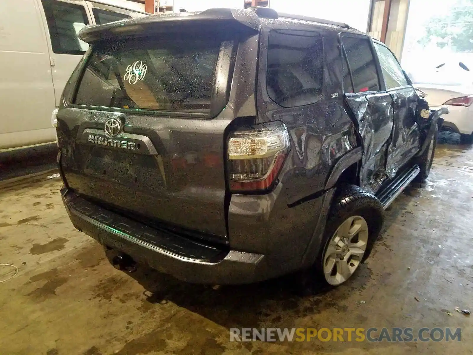 4 Photograph of a damaged car JTEZU5JR6K5204082 TOYOTA 4RUNNER 2019