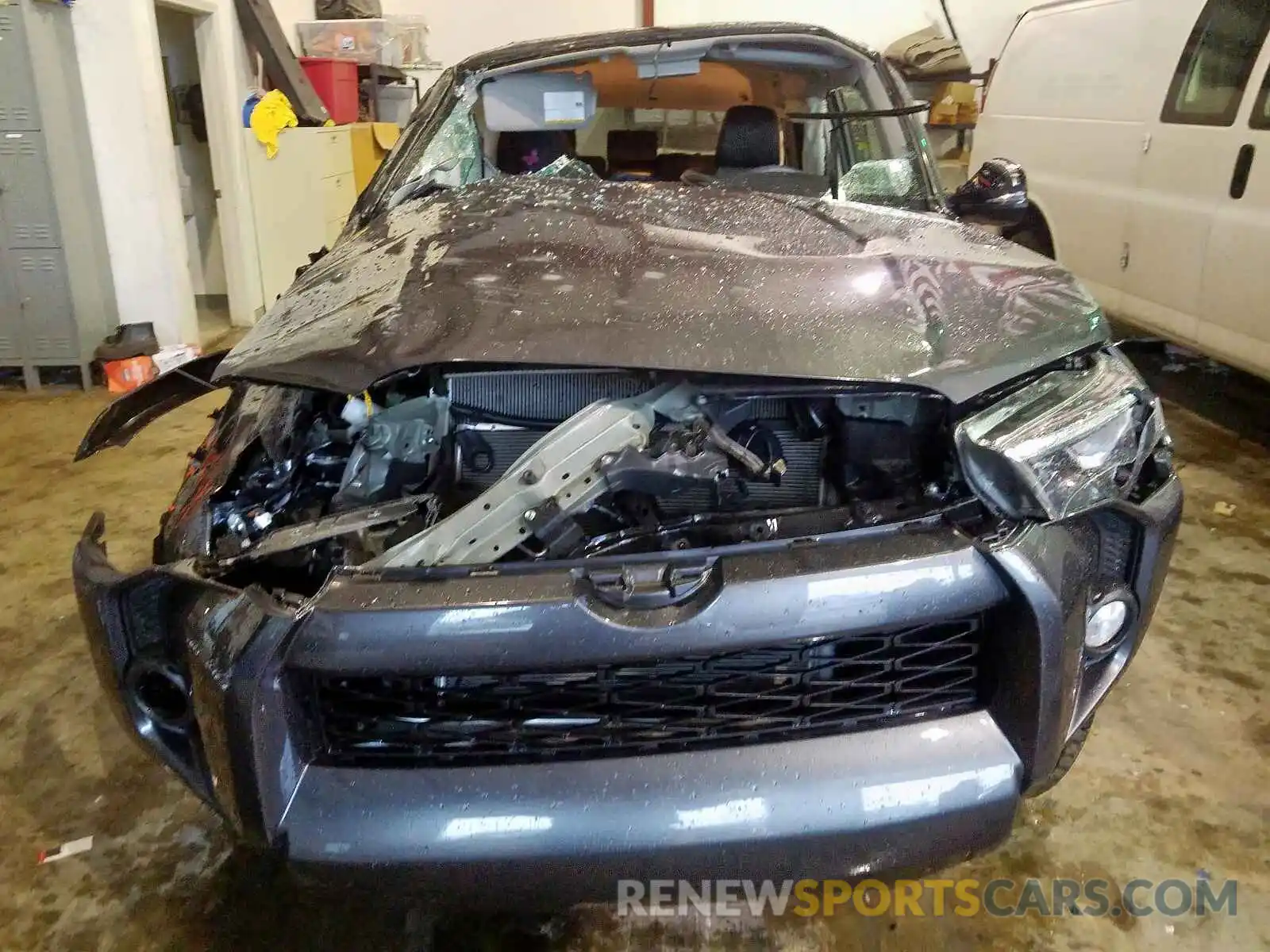 9 Photograph of a damaged car JTEZU5JR6K5204082 TOYOTA 4RUNNER 2019