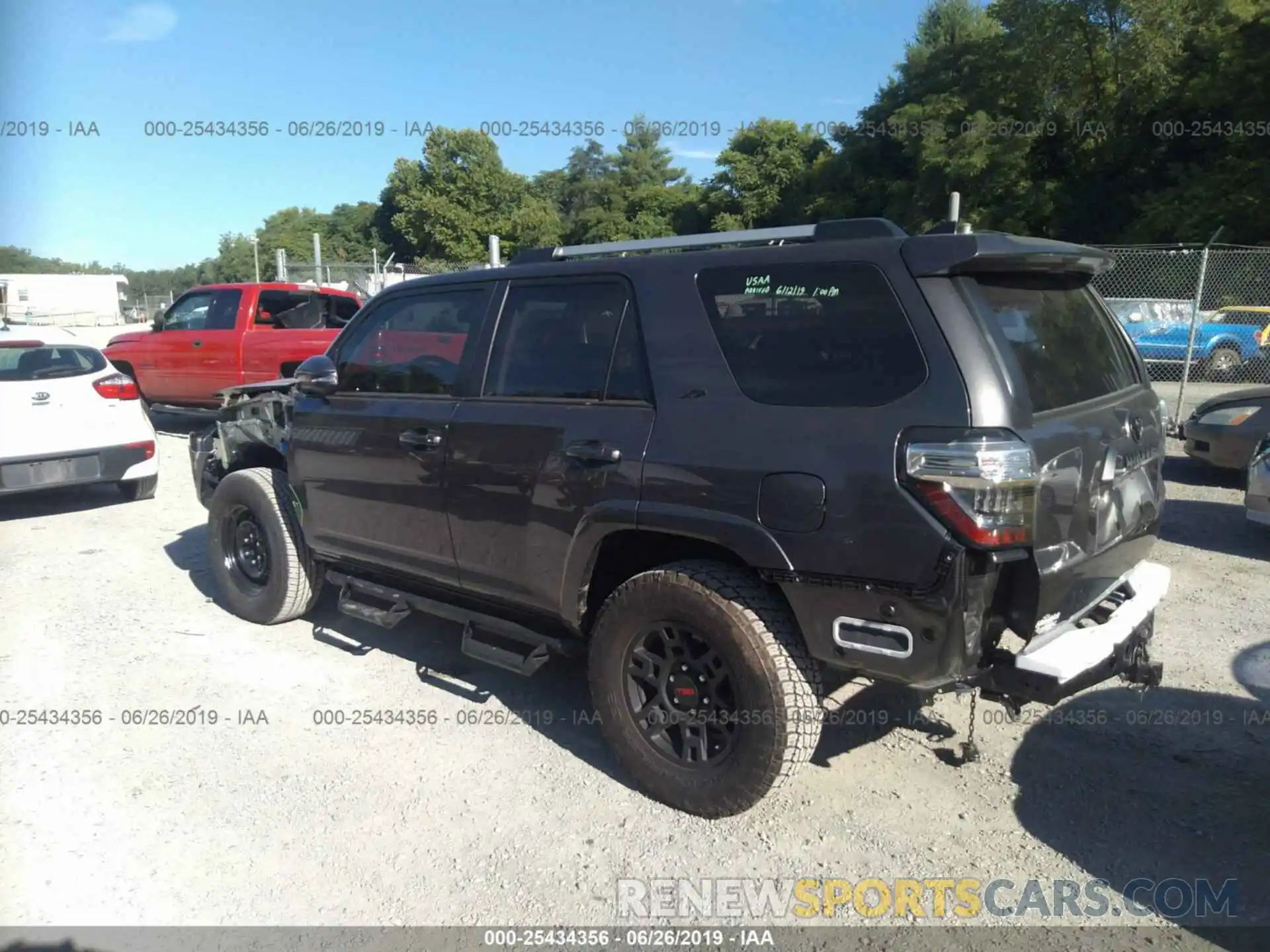 3 Фотография поврежденного автомобиля JTEZU5JR6K5205913 TOYOTA 4RUNNER 2019