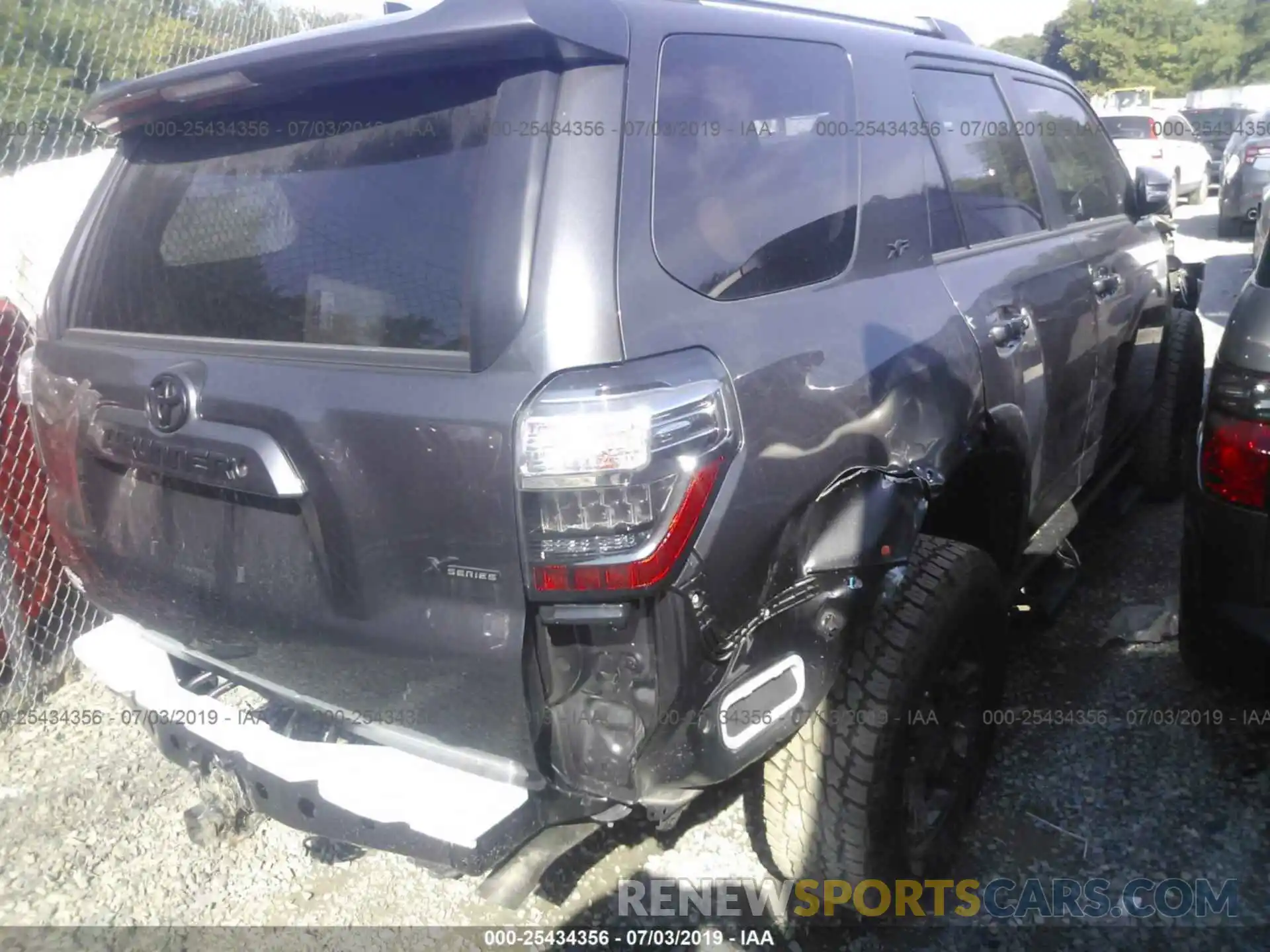 4 Photograph of a damaged car JTEZU5JR6K5205913 TOYOTA 4RUNNER 2019