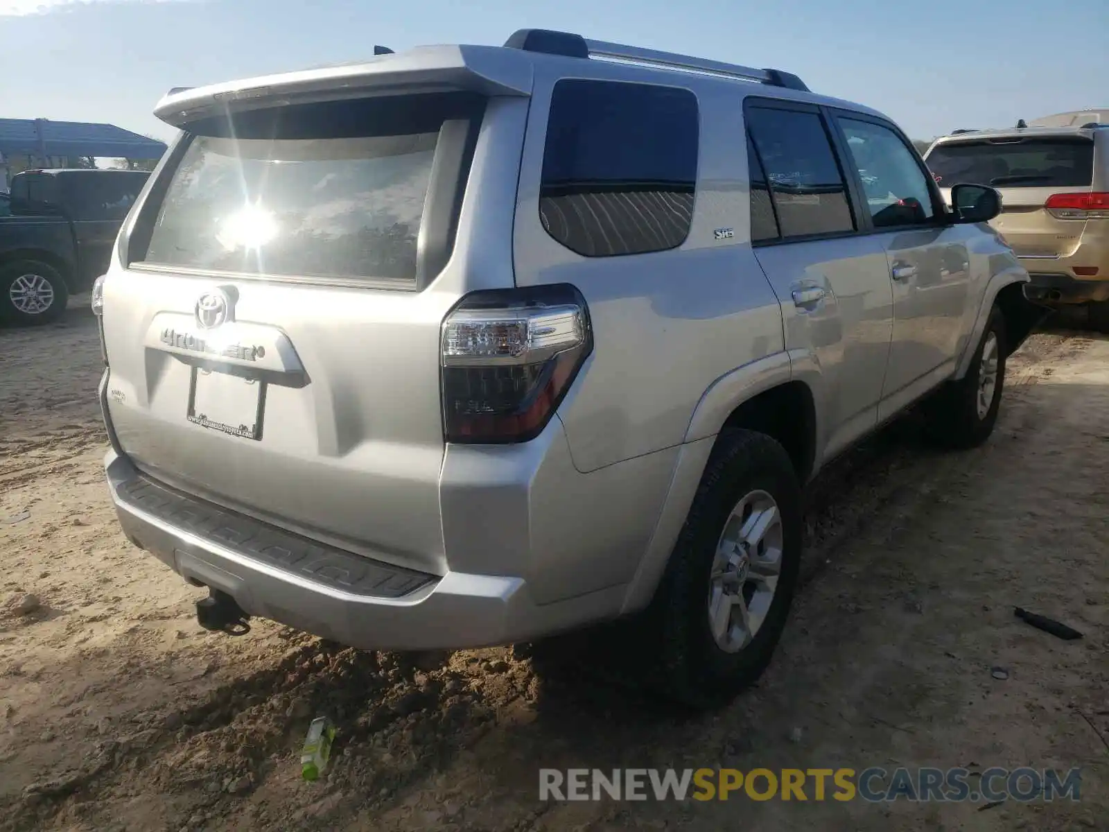 4 Photograph of a damaged car JTEZU5JR6K5206527 TOYOTA 4RUNNER 2019