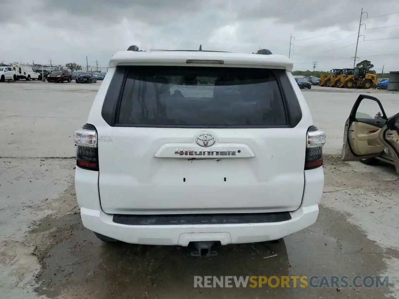 6 Photograph of a damaged car JTEZU5JR6K5208536 TOYOTA 4RUNNER 2019