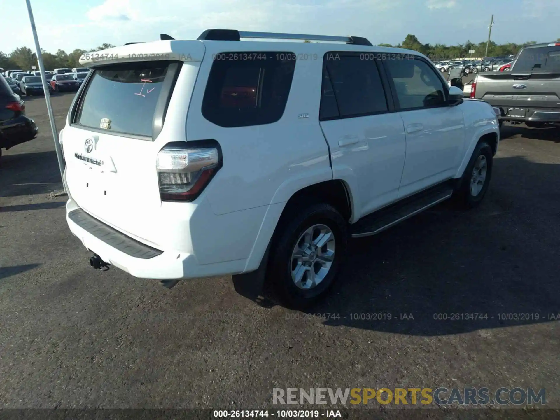 4 Photograph of a damaged car JTEZU5JR6K5210500 TOYOTA 4RUNNER 2019