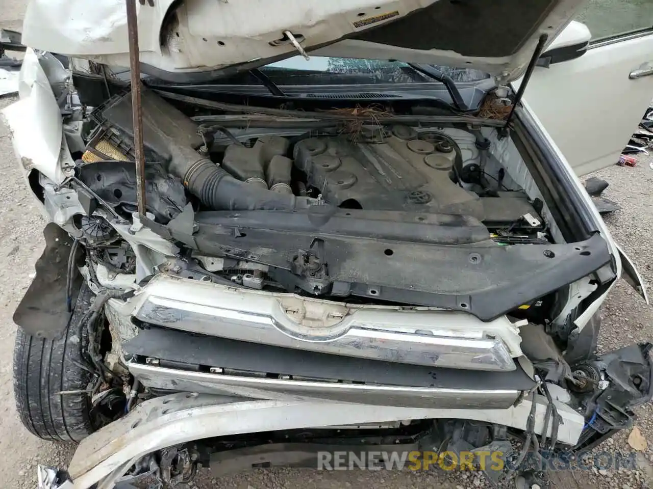 11 Photograph of a damaged car JTEZU5JR7K5199555 TOYOTA 4RUNNER 2019