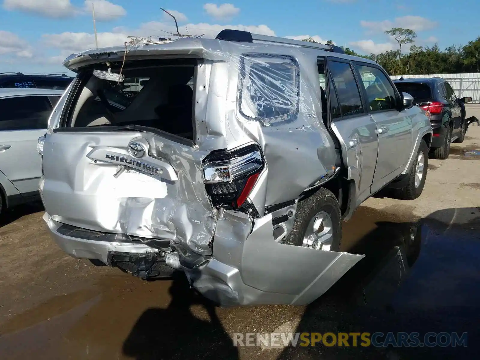 4 Photograph of a damaged car JTEZU5JR7K5201546 TOYOTA 4RUNNER 2019