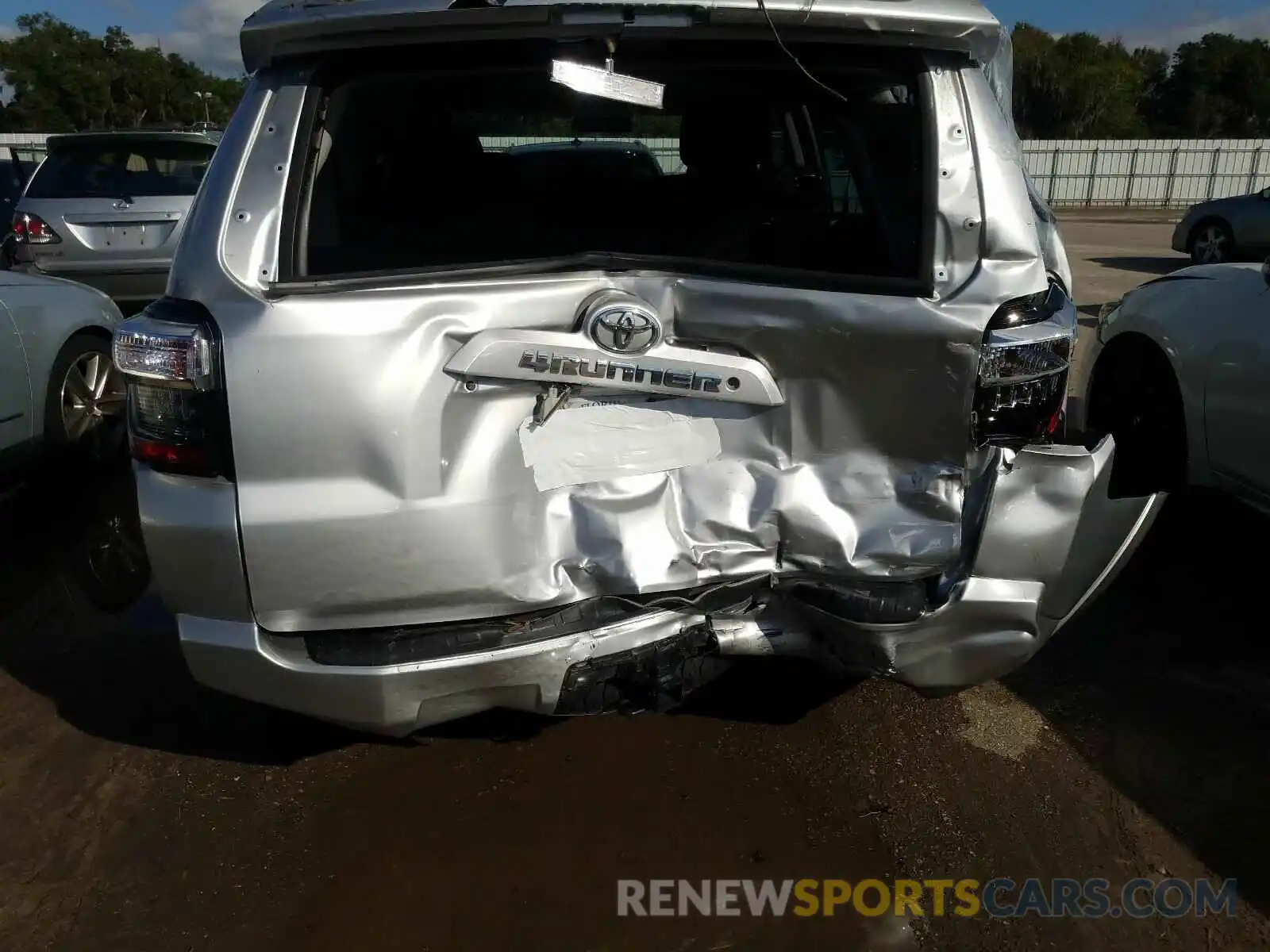 9 Photograph of a damaged car JTEZU5JR7K5201546 TOYOTA 4RUNNER 2019