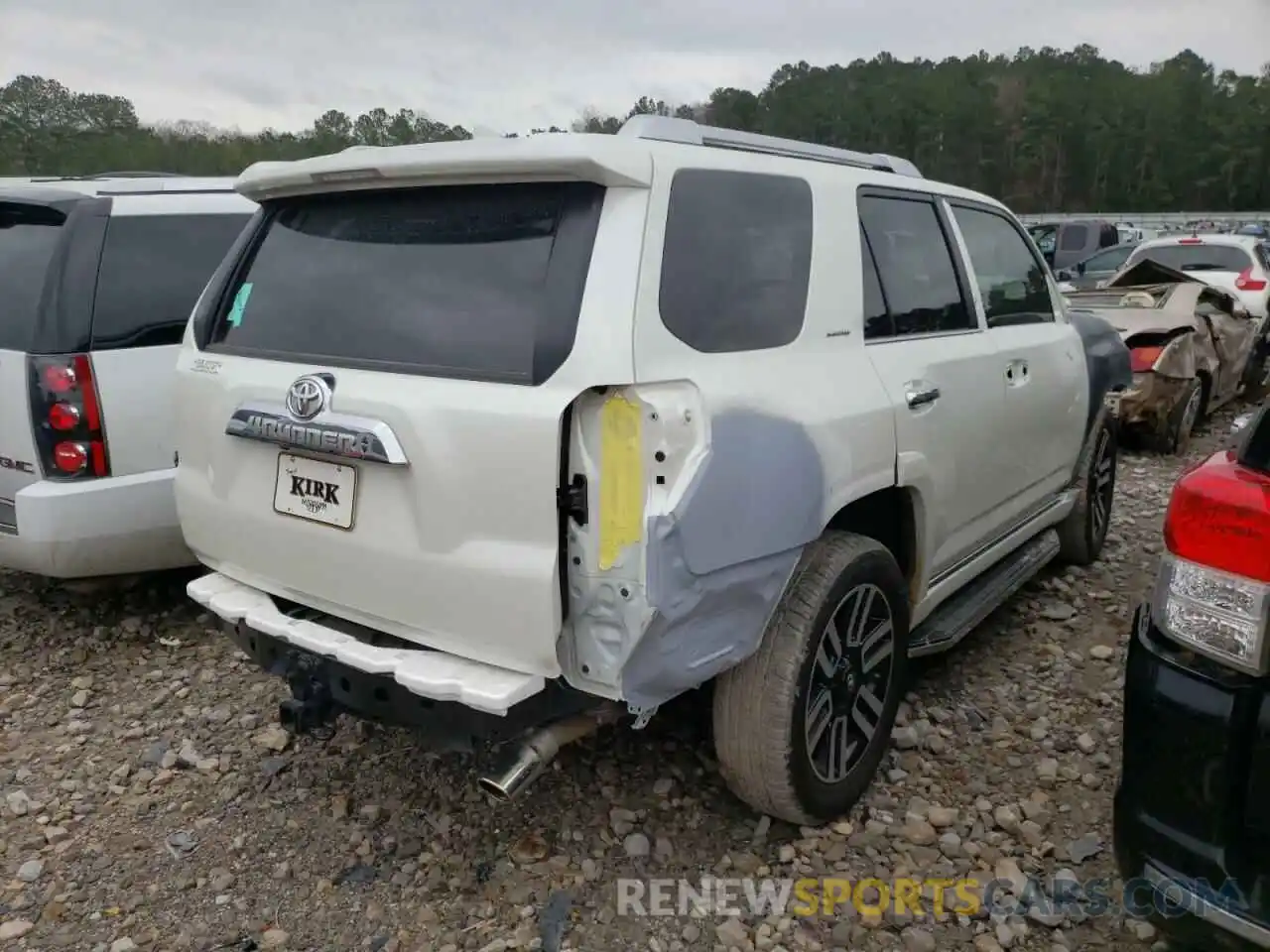 4 Photograph of a damaged car JTEZU5JR7K5207394 TOYOTA 4RUNNER 2019