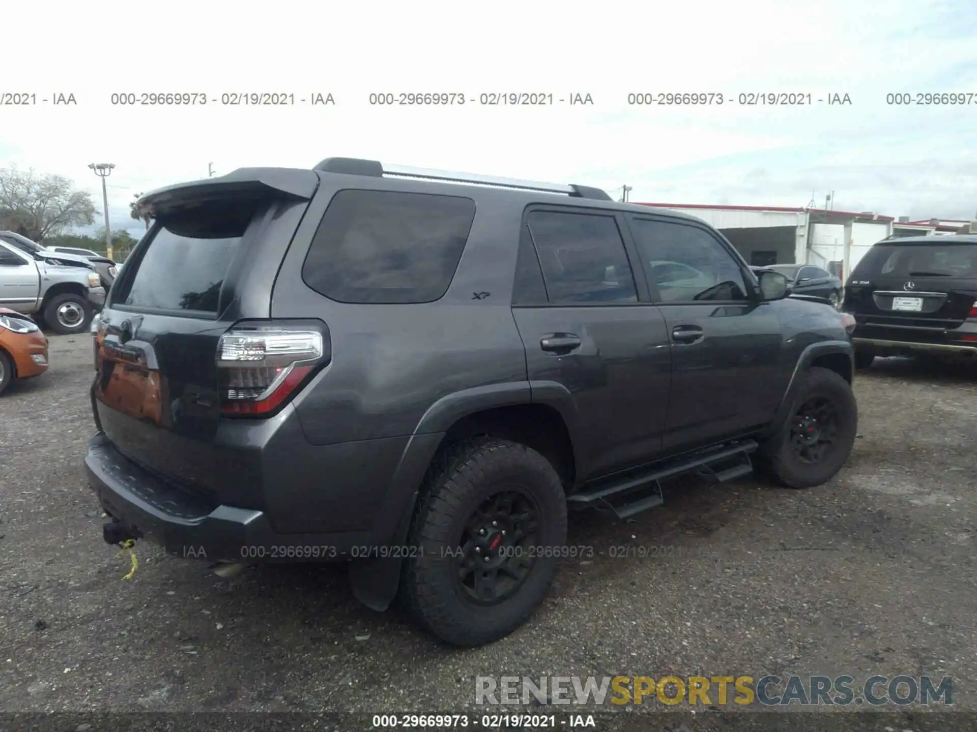 4 Photograph of a damaged car JTEZU5JR7K5210067 TOYOTA 4RUNNER 2019