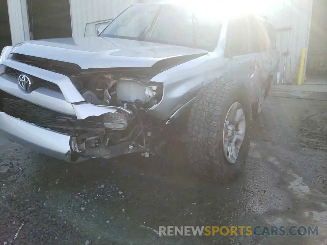 10 Photograph of a damaged car JTEZU5JR7K5210201 TOYOTA 4RUNNER 2019