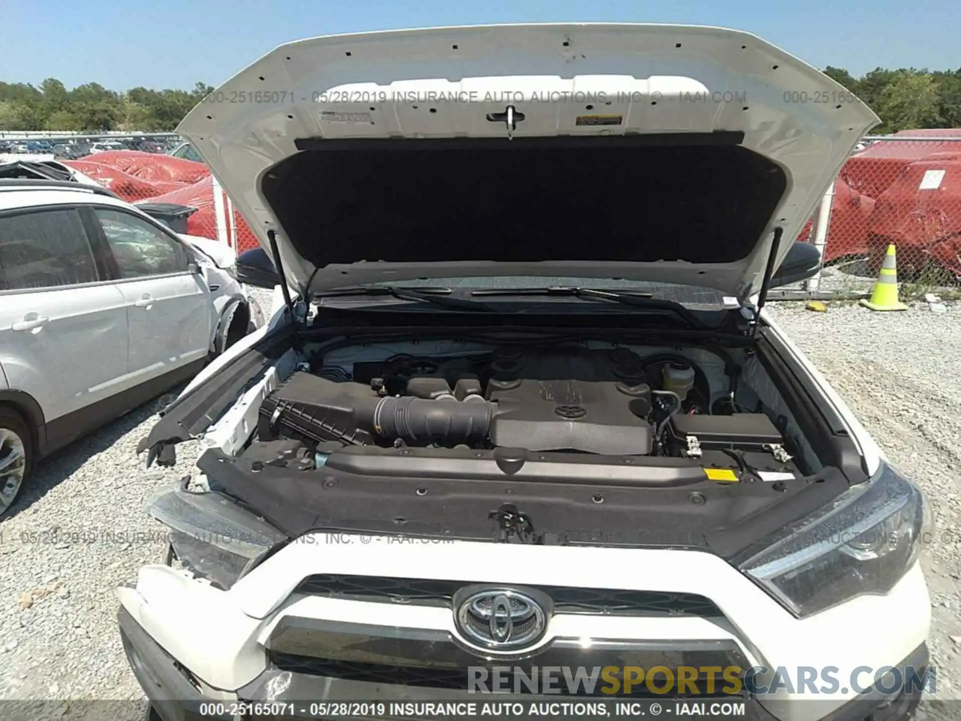 10 Photograph of a damaged car JTEZU5JR8K5191612 TOYOTA 4RUNNER 2019