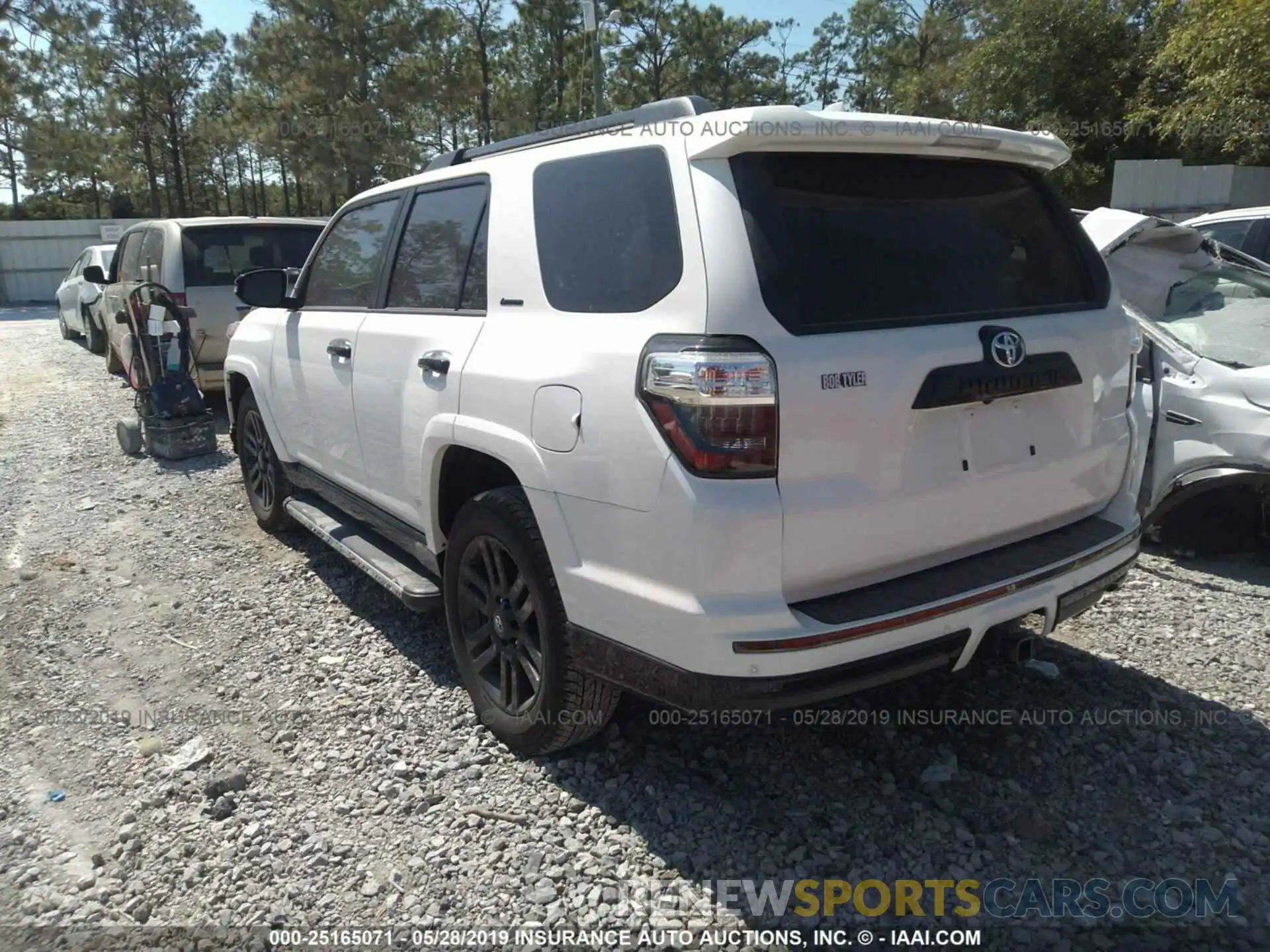 3 Photograph of a damaged car JTEZU5JR8K5191612 TOYOTA 4RUNNER 2019