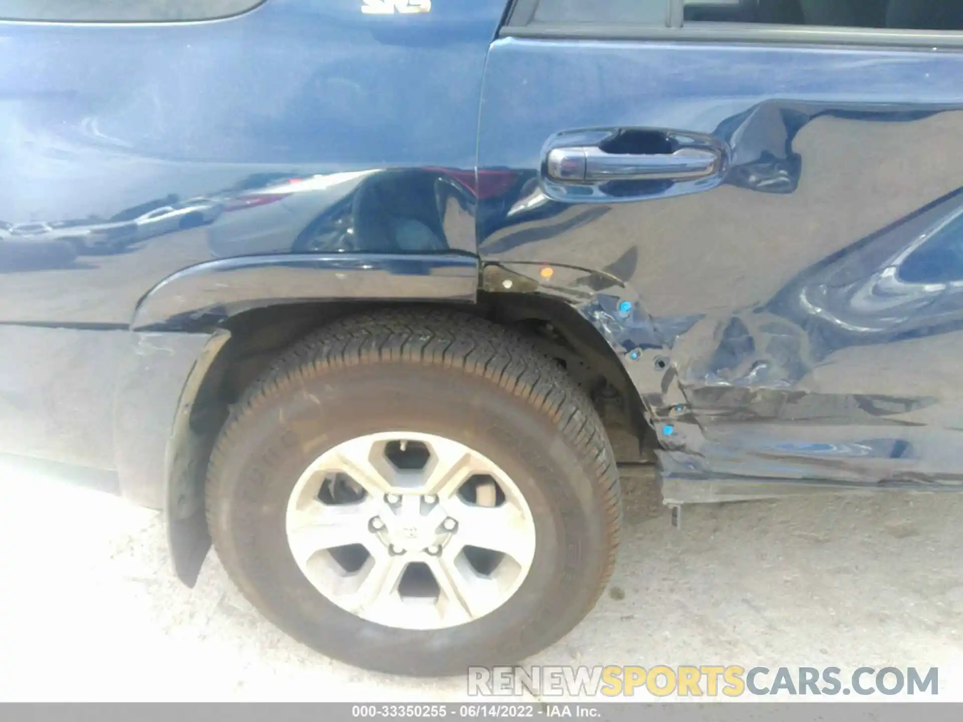 6 Photograph of a damaged car JTEZU5JR8K5192727 TOYOTA 4RUNNER 2019