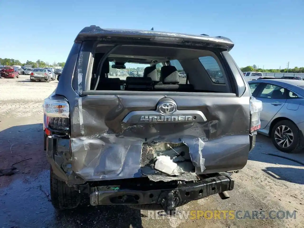 6 Photograph of a damaged car JTEZU5JR8K5194347 TOYOTA 4RUNNER 2019