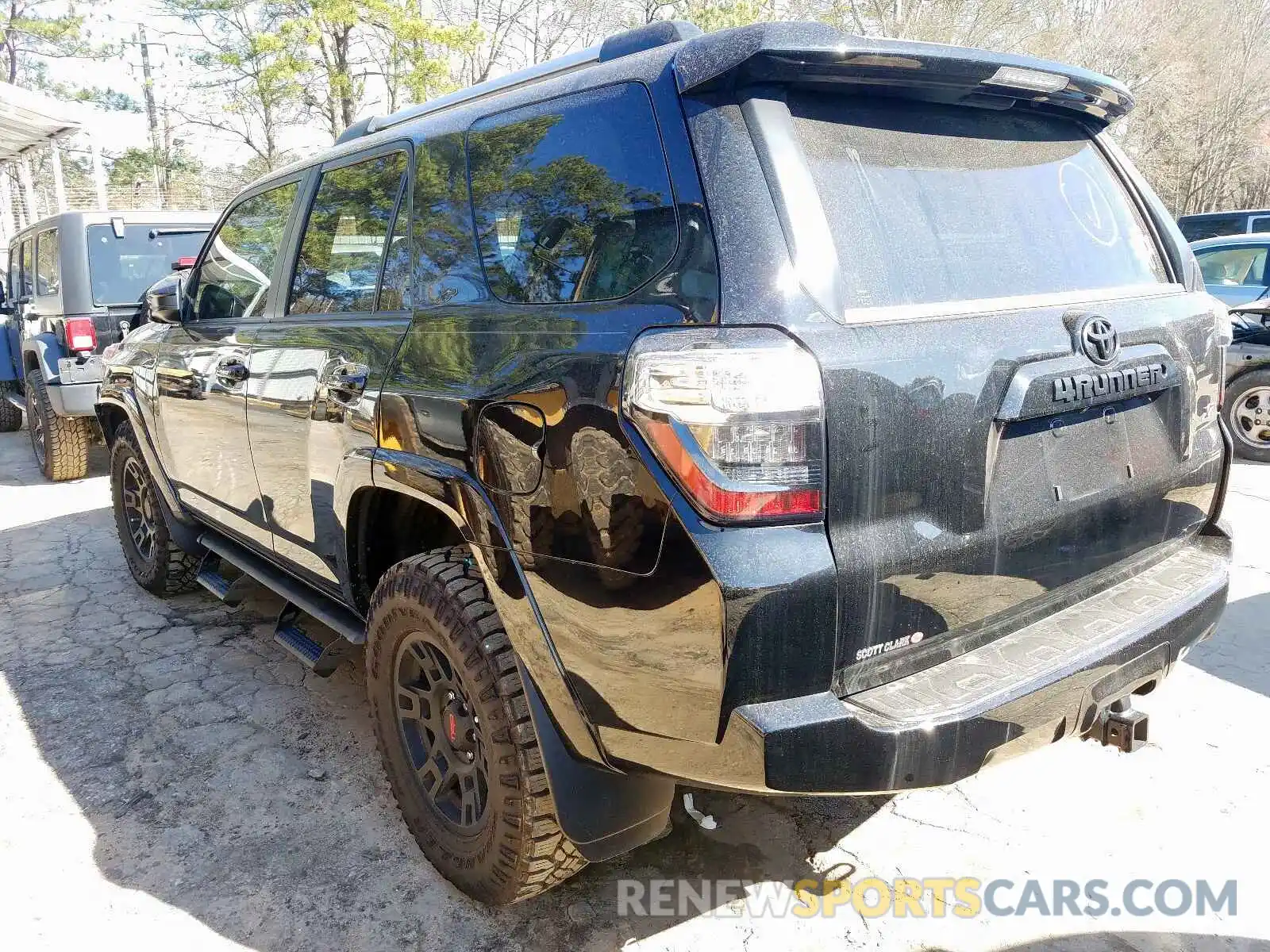 3 Photograph of a damaged car JTEZU5JR8K5195563 TOYOTA 4RUNNER 2019