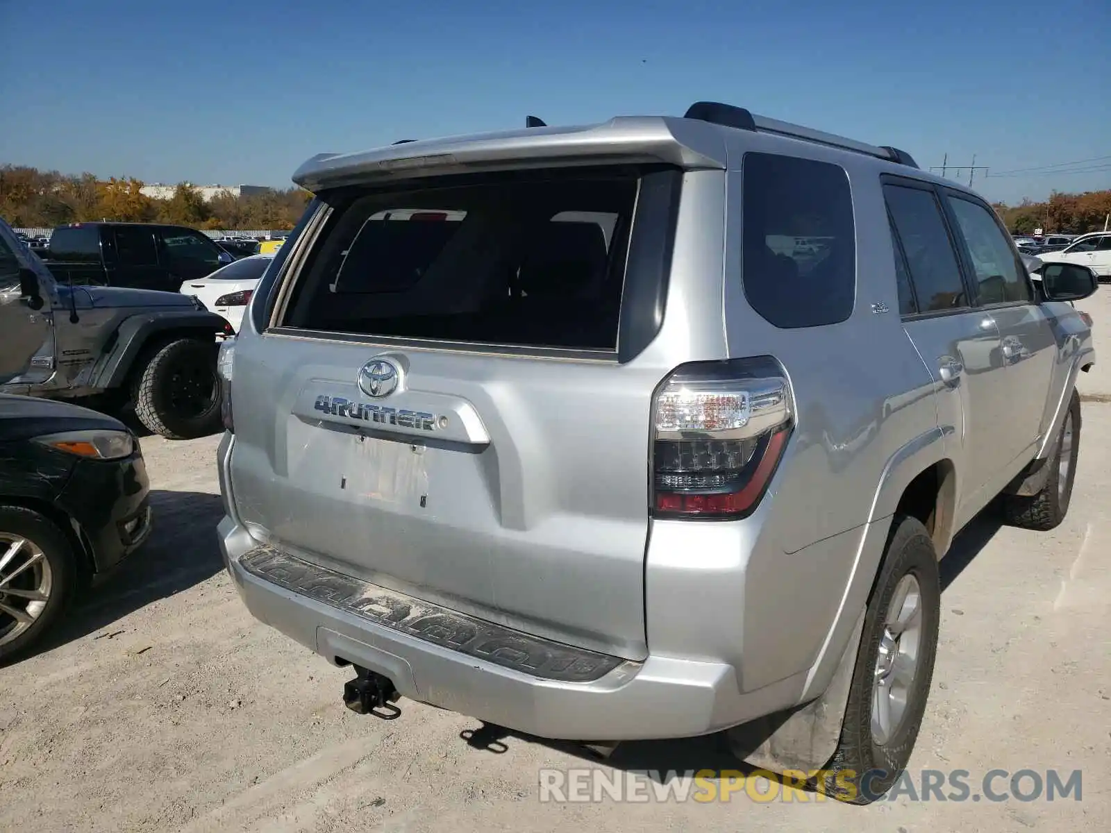 4 Photograph of a damaged car JTEZU5JR8K5196910 TOYOTA 4RUNNER 2019