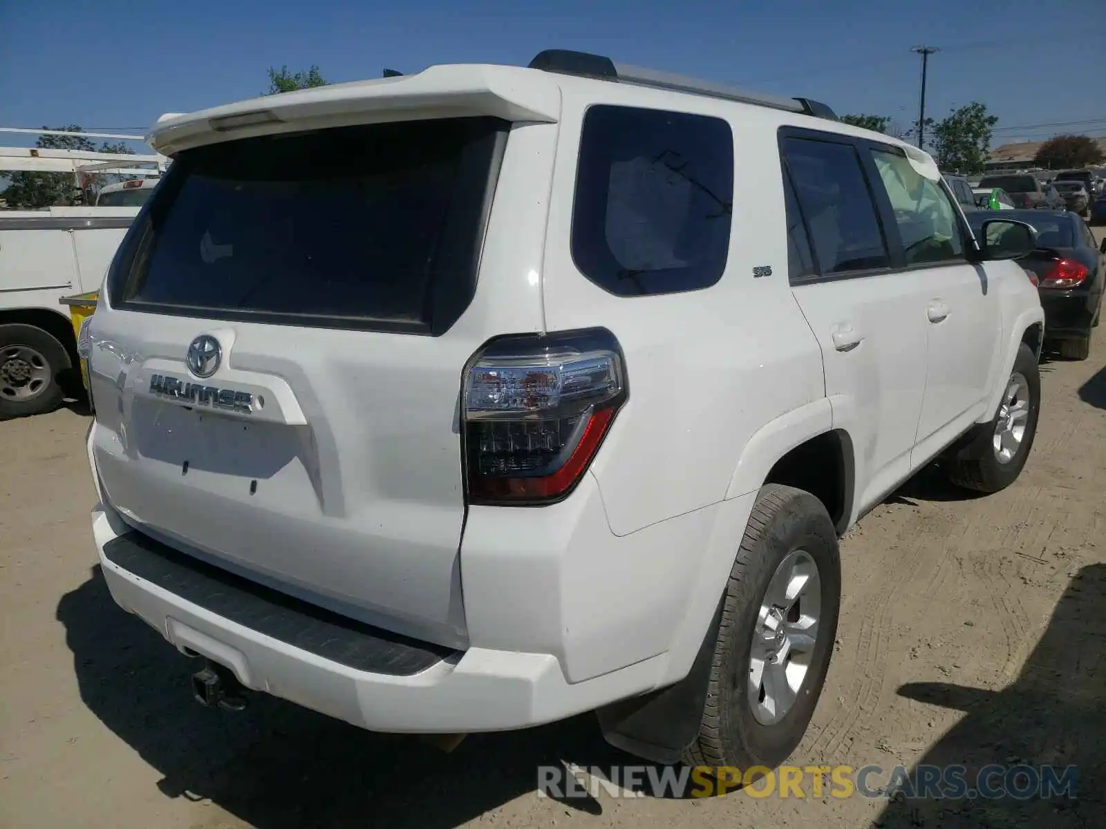 4 Photograph of a damaged car JTEZU5JR8K5198057 TOYOTA 4RUNNER 2019