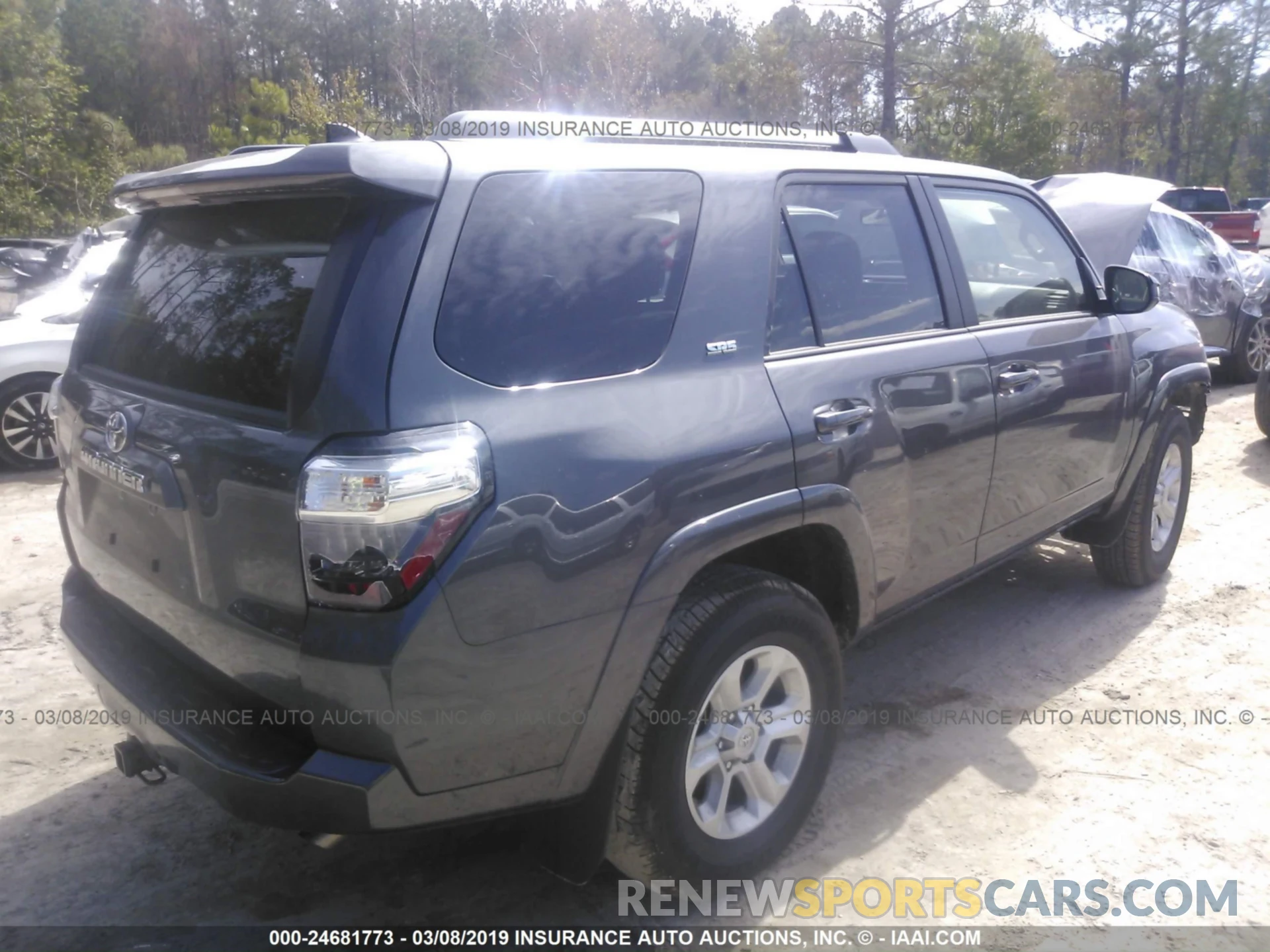 4 Photograph of a damaged car JTEZU5JR8K5198608 TOYOTA 4RUNNER 2019