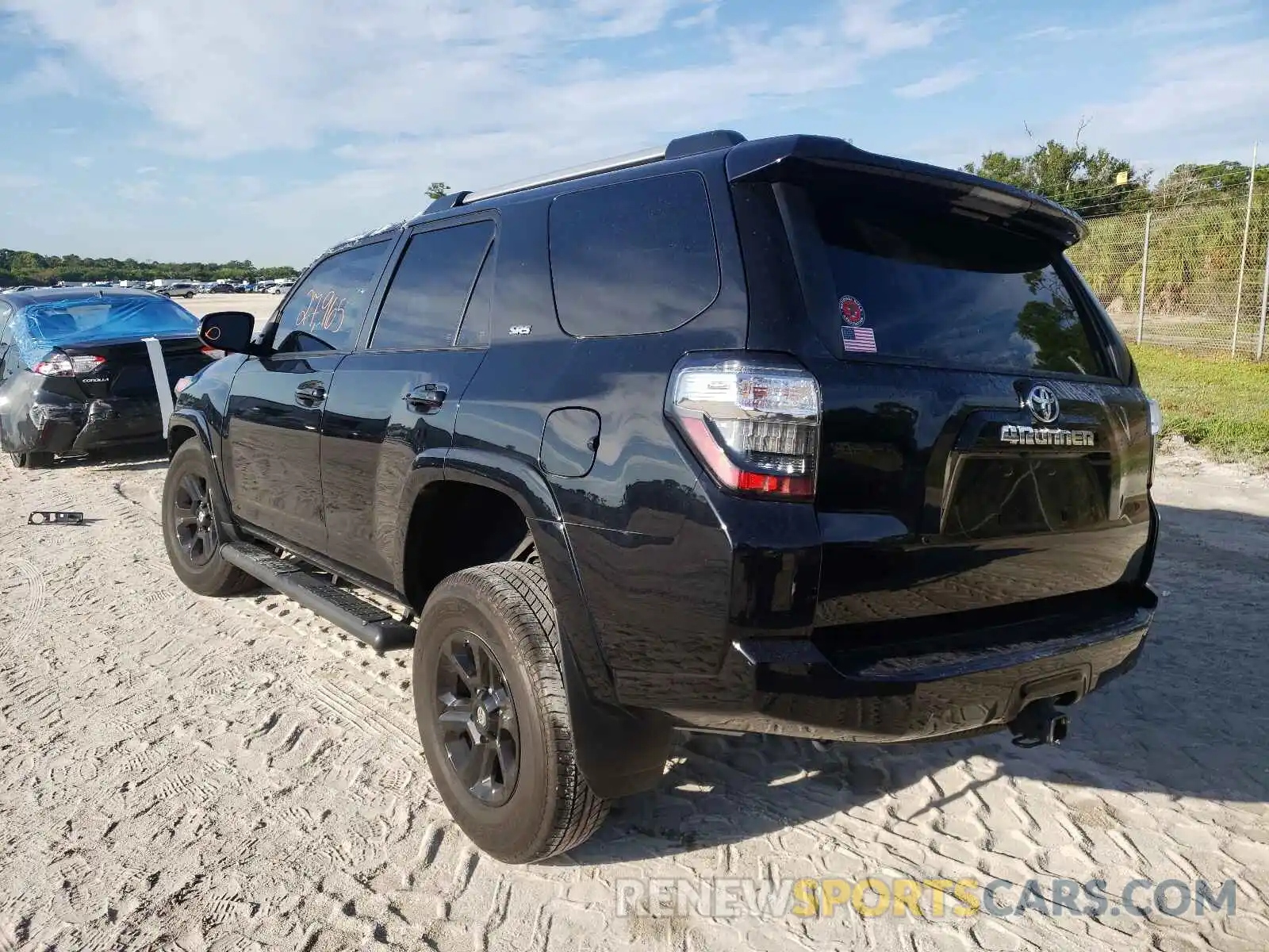 3 Photograph of a damaged car JTEZU5JR8K5199404 TOYOTA 4RUNNER 2019