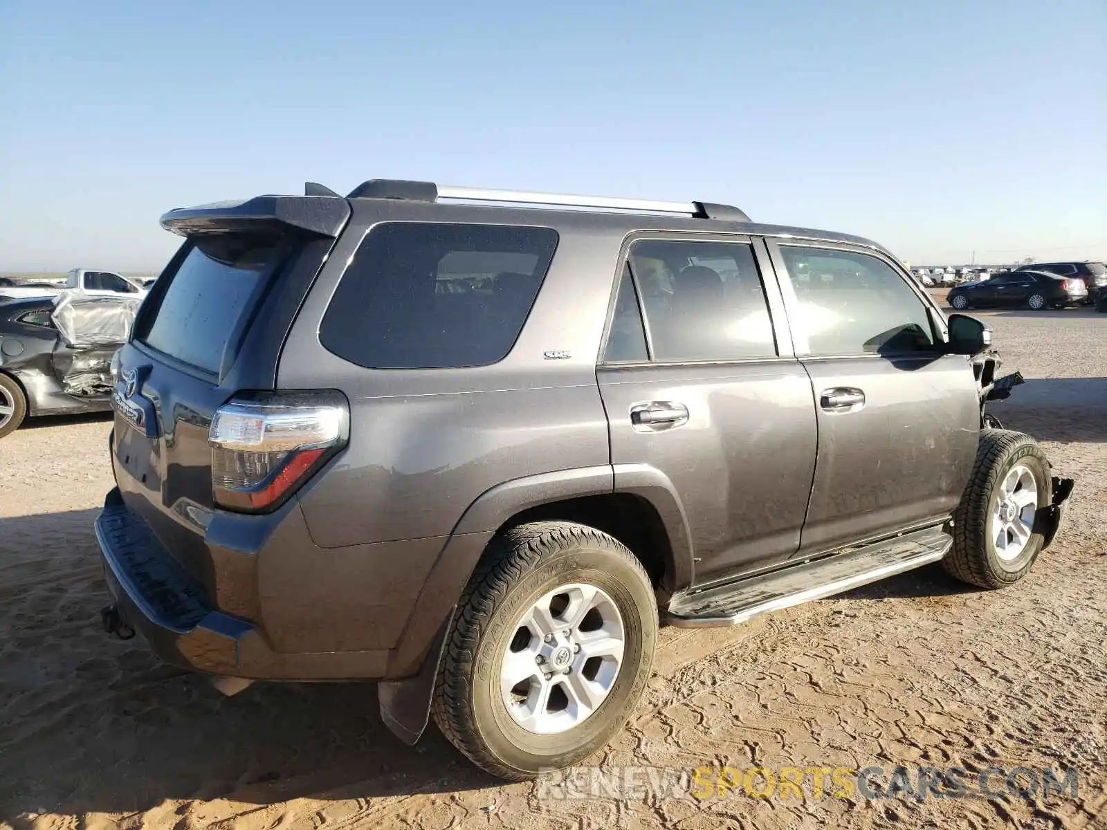 4 Photograph of a damaged car JTEZU5JR8K5202771 TOYOTA 4RUNNER 2019