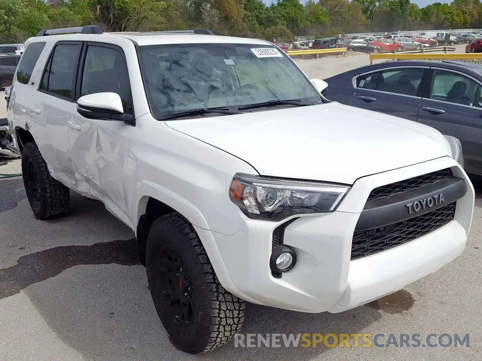 1 Photograph of a damaged car JTEZU5JR8K5208179 TOYOTA 4RUNNER 2019