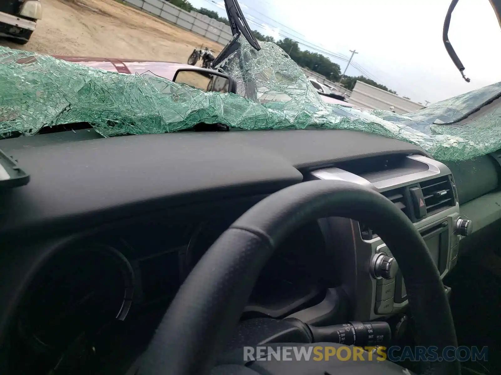 10 Photograph of a damaged car JTEZU5JR8K5208506 TOYOTA 4RUNNER 2019