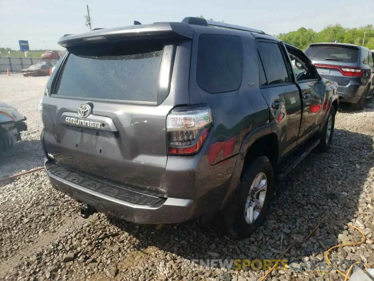 4 Photograph of a damaged car JTEZU5JR8K5209185 TOYOTA 4RUNNER 2019