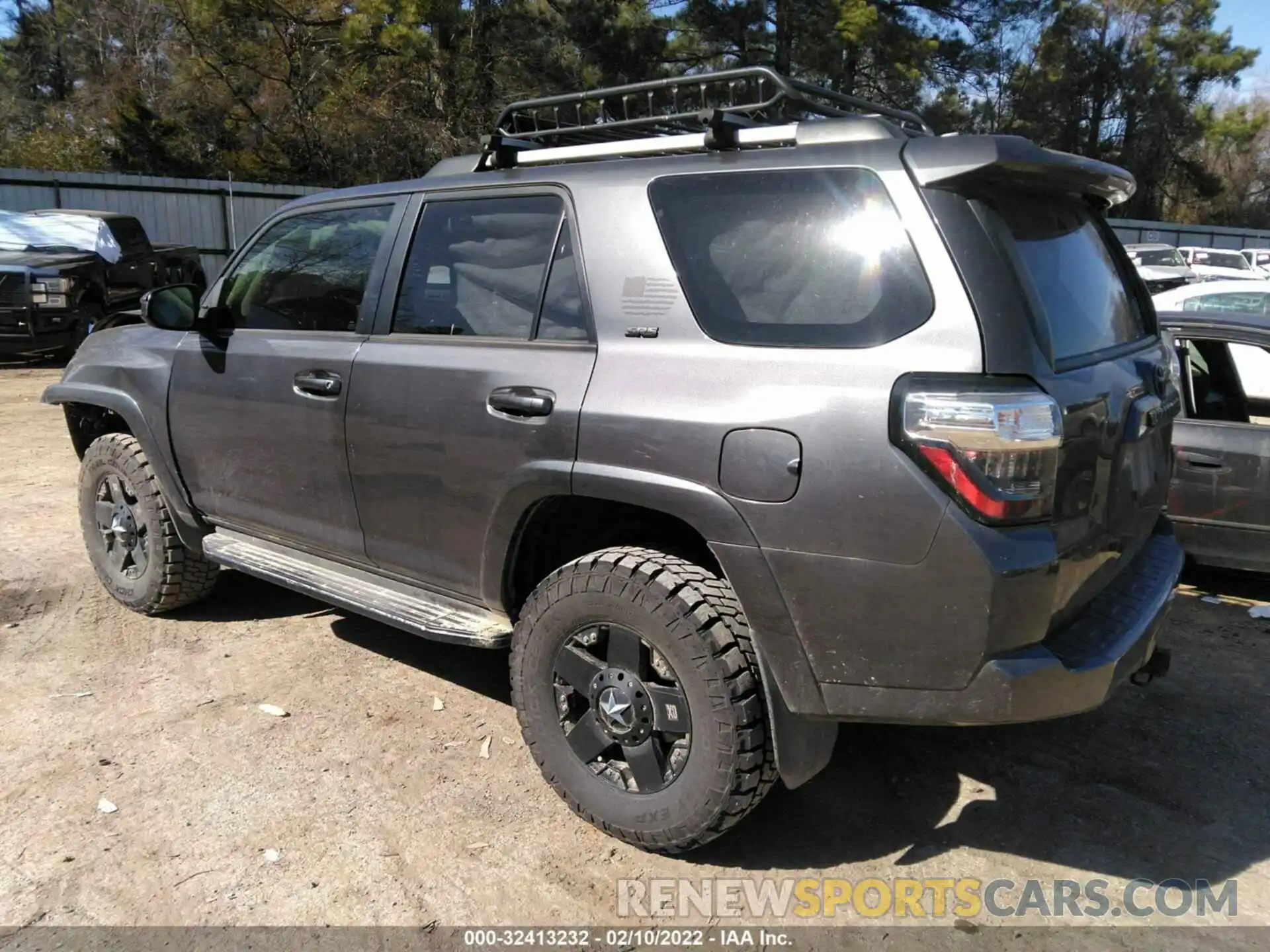 3 Photograph of a damaged car JTEZU5JR8K5211504 TOYOTA 4RUNNER 2019