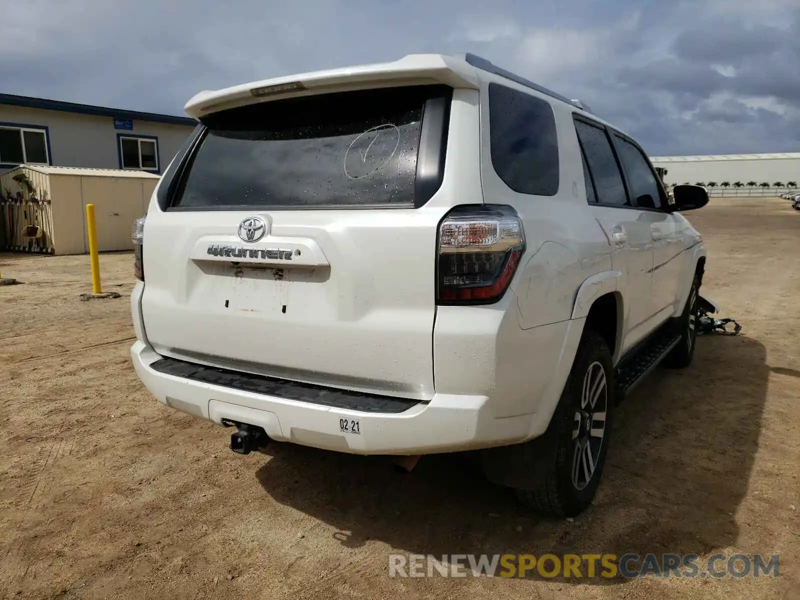 4 Photograph of a damaged car JTEZU5JR9K5201810 TOYOTA 4RUNNER 2019