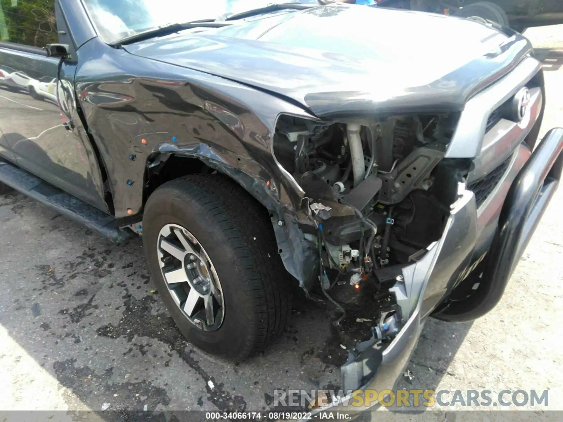 6 Photograph of a damaged car JTEZU5JR9K5203394 TOYOTA 4RUNNER 2019