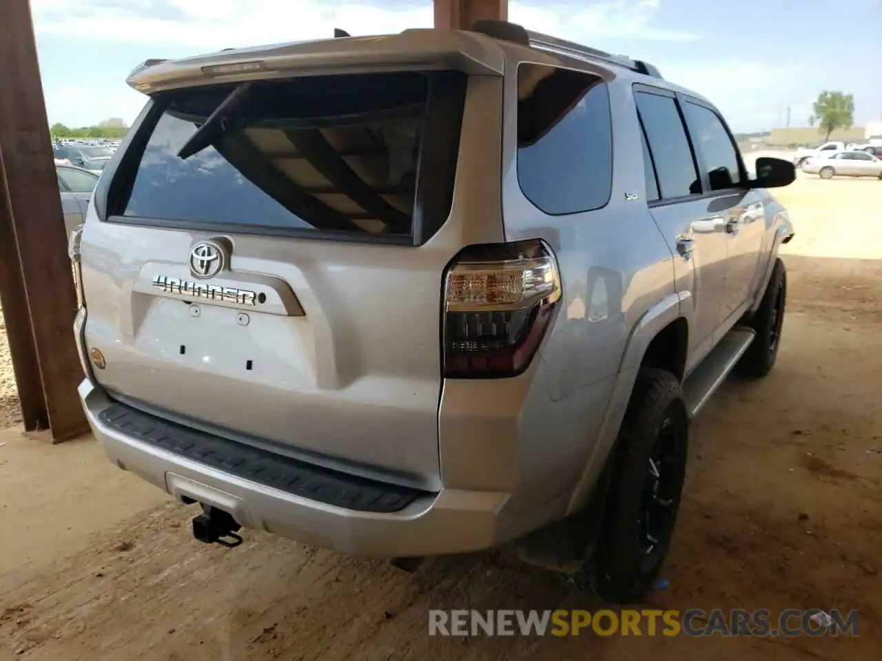 4 Photograph of a damaged car JTEZU5JR9K5203721 TOYOTA 4RUNNER 2019