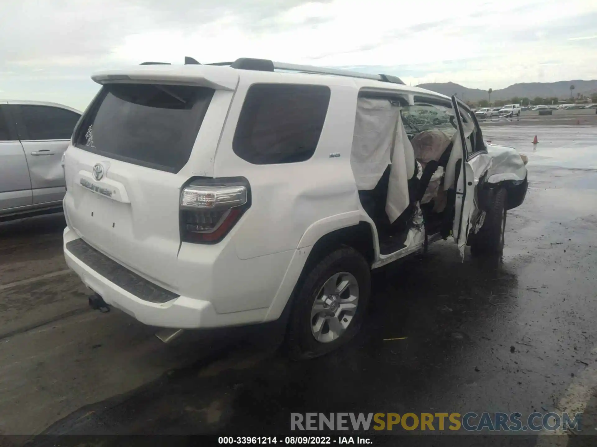 4 Photograph of a damaged car JTEZU5JR9K5205520 TOYOTA 4RUNNER 2019