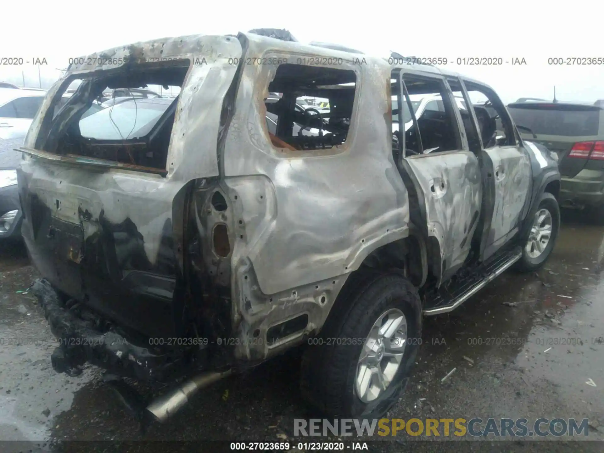 4 Photograph of a damaged car JTEZU5JR9K5209096 TOYOTA 4RUNNER 2019