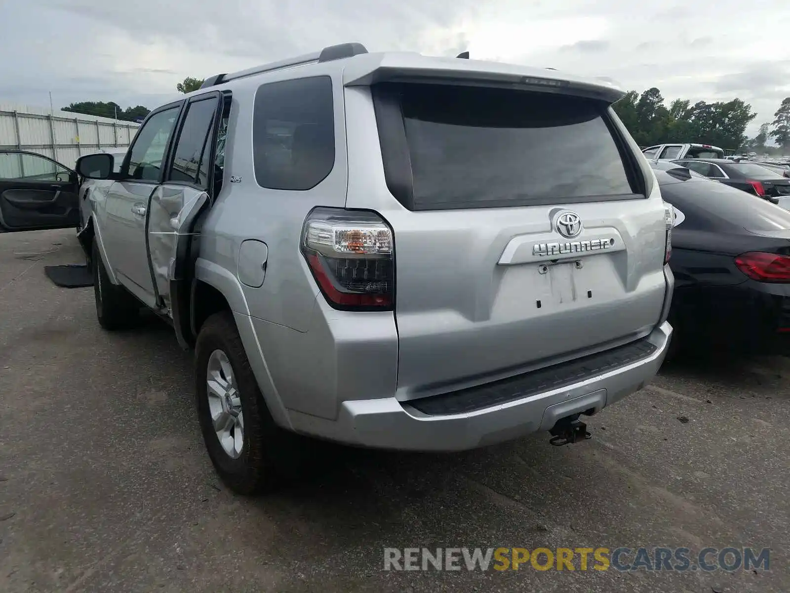 3 Photograph of a damaged car JTEZU5JRXK5193703 TOYOTA 4RUNNER 2019