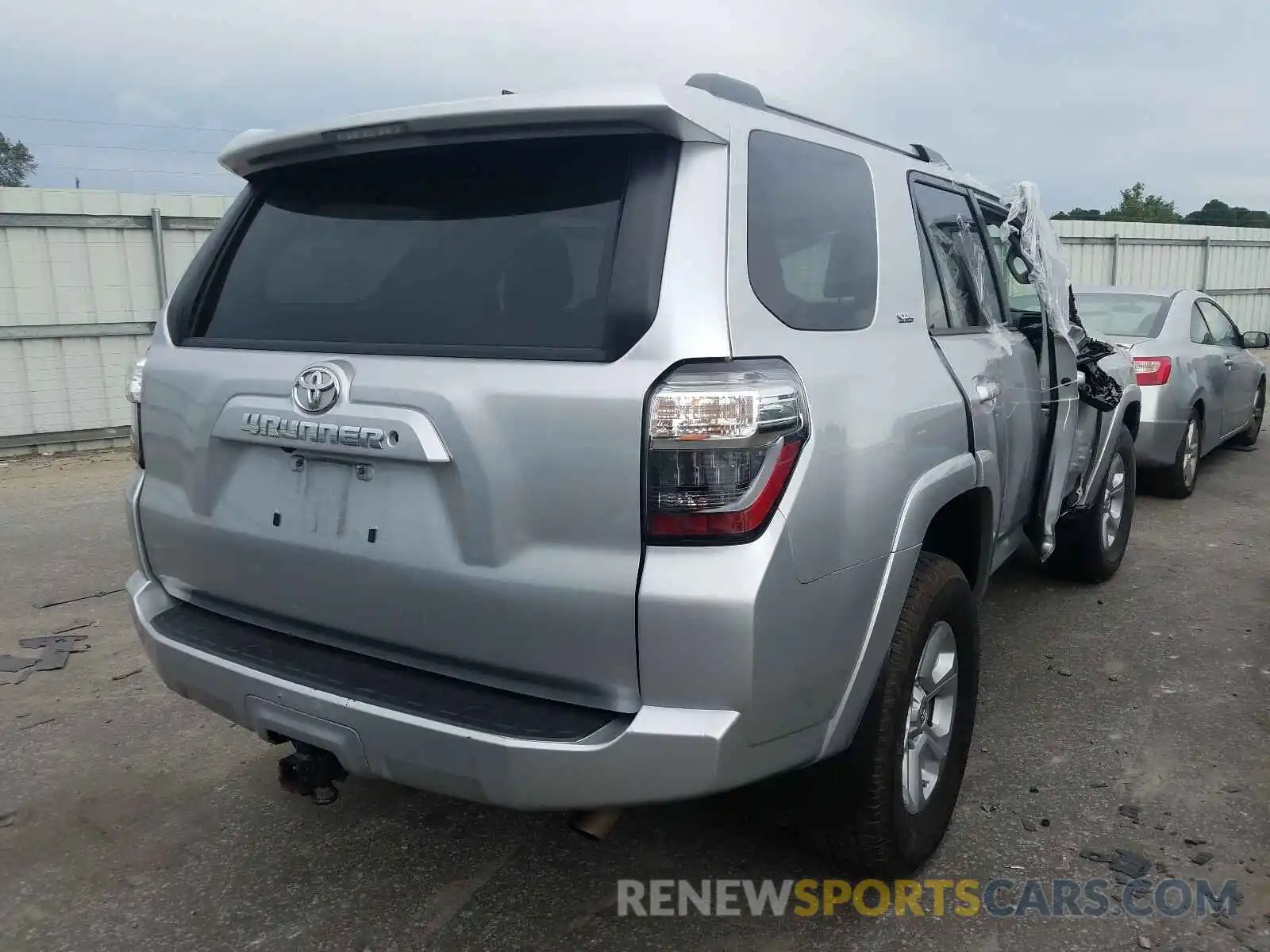 4 Photograph of a damaged car JTEZU5JRXK5193703 TOYOTA 4RUNNER 2019