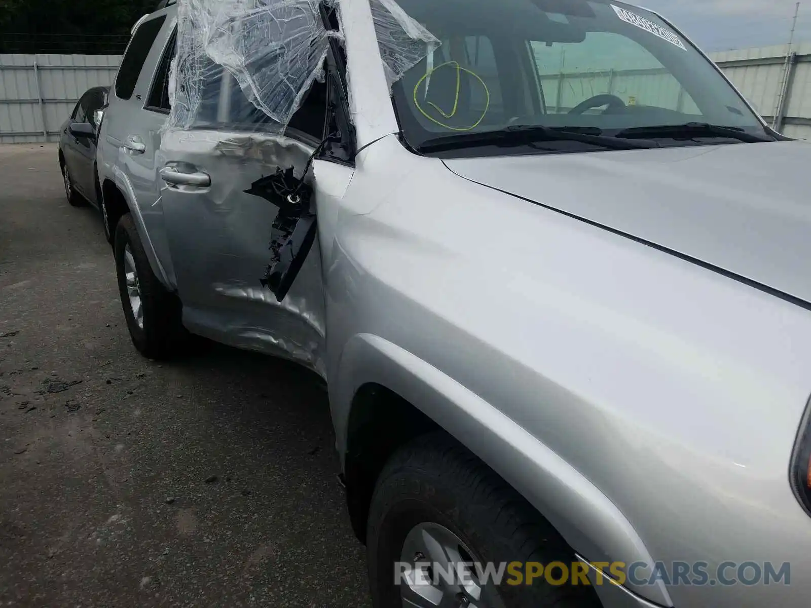 9 Photograph of a damaged car JTEZU5JRXK5193703 TOYOTA 4RUNNER 2019