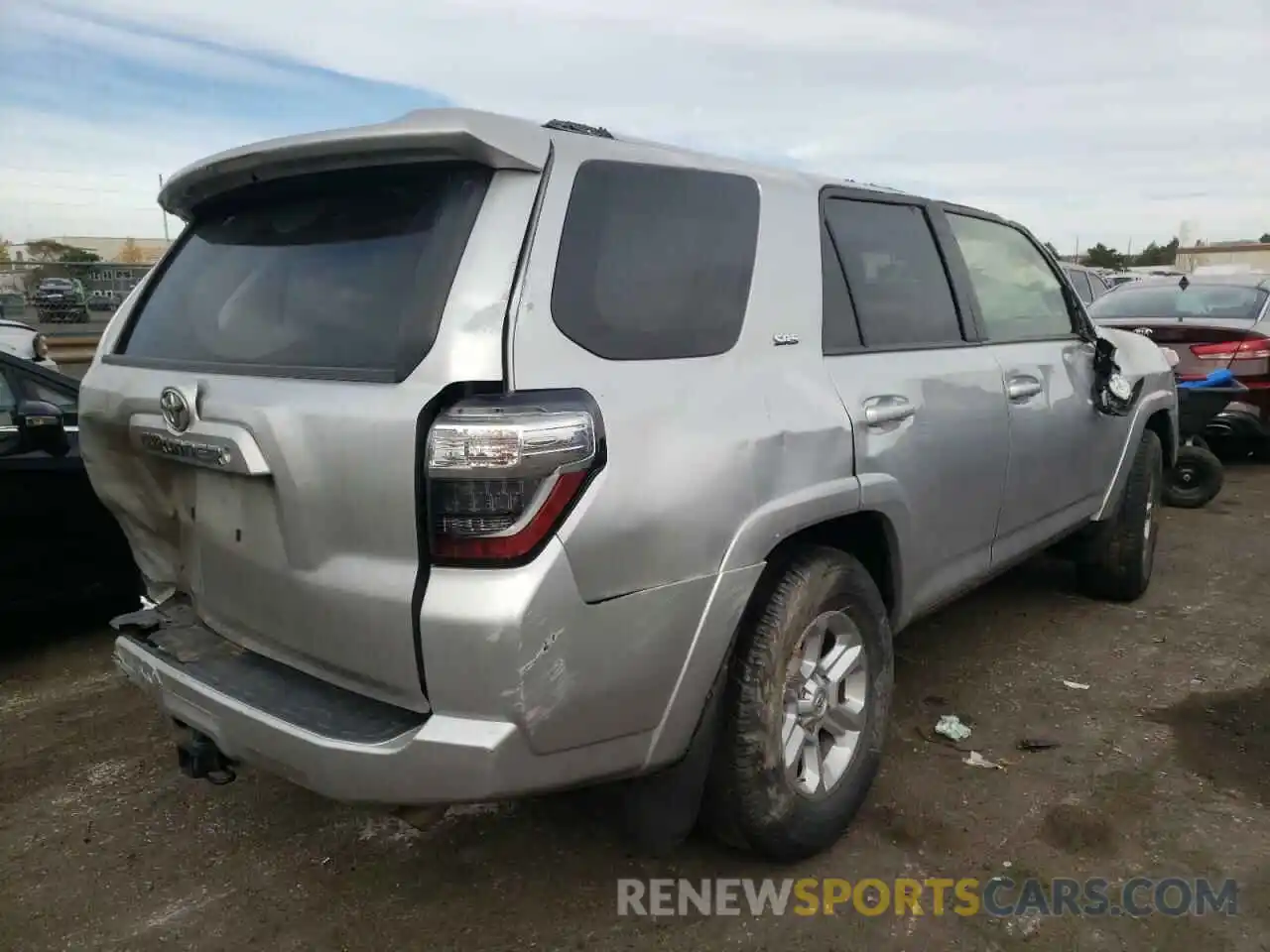 4 Photograph of a damaged car JTEZU5JRXK5194737 TOYOTA 4RUNNER 2019