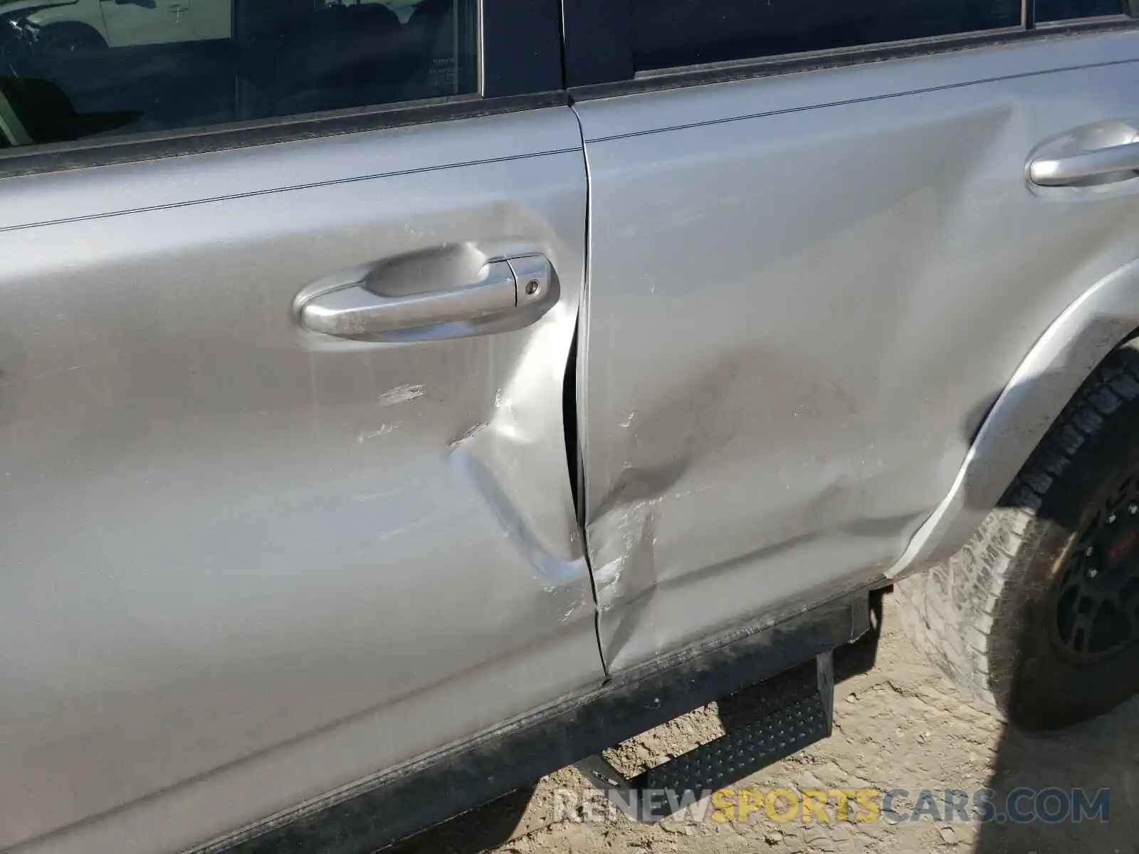 9 Photograph of a damaged car JTEZU5JRXK5204442 TOYOTA 4RUNNER 2019