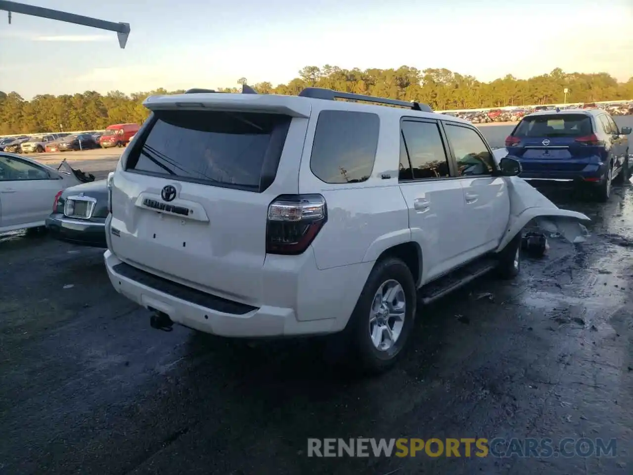 4 Photograph of a damaged car JTEZU5JRXK5209074 TOYOTA 4RUNNER 2019