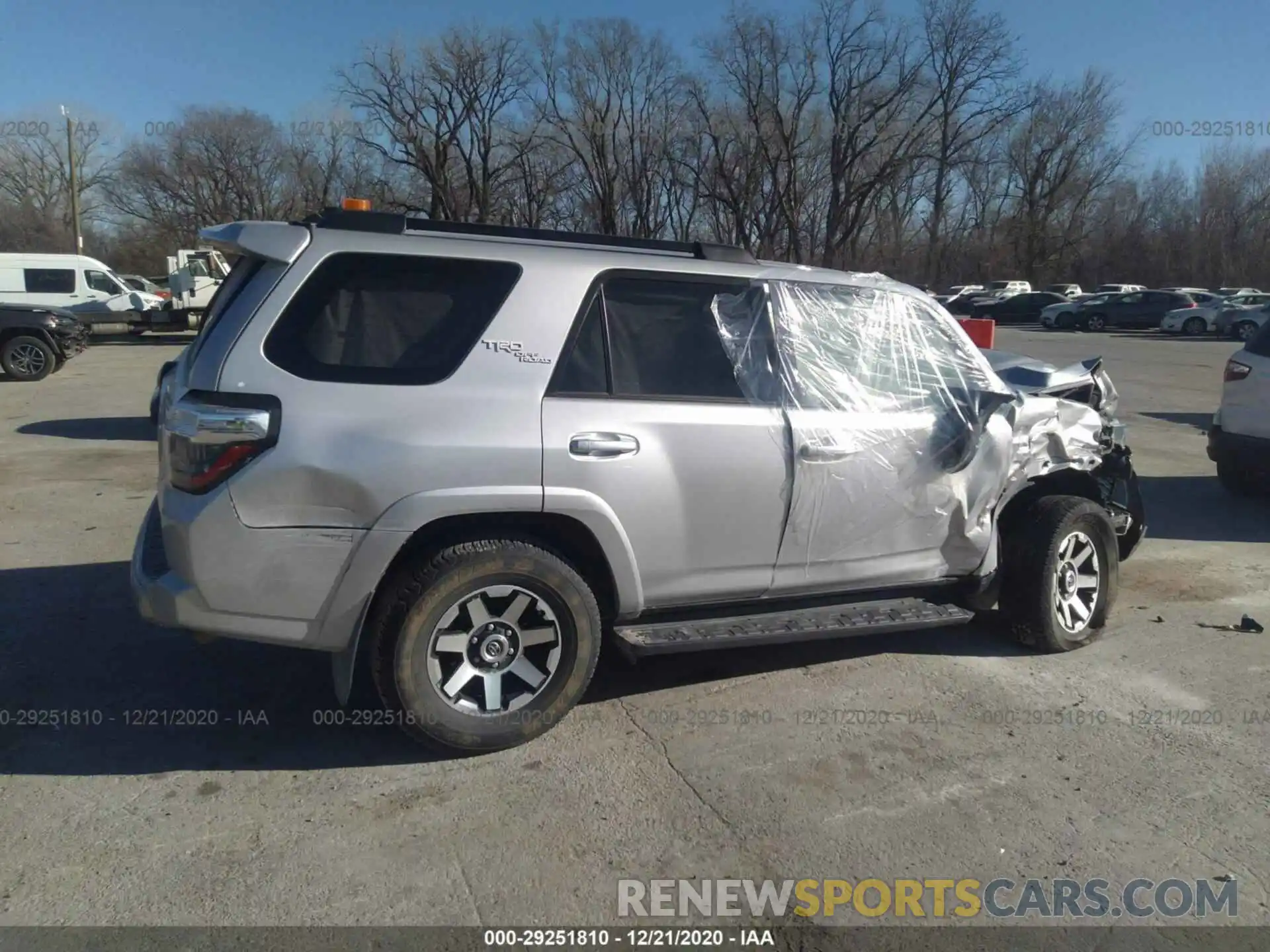 4 Photograph of a damaged car JTEBU5JR0L5742554 TOYOTA 4RUNNER 2020