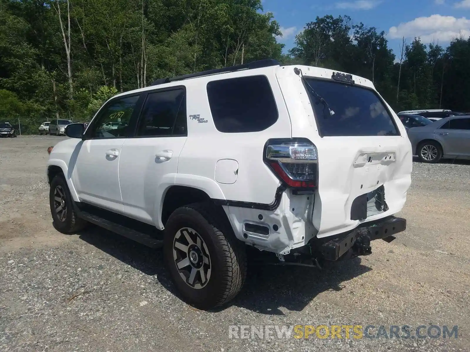 3 Photograph of a damaged car JTEBU5JR0L5743672 TOYOTA 4RUNNER 2020