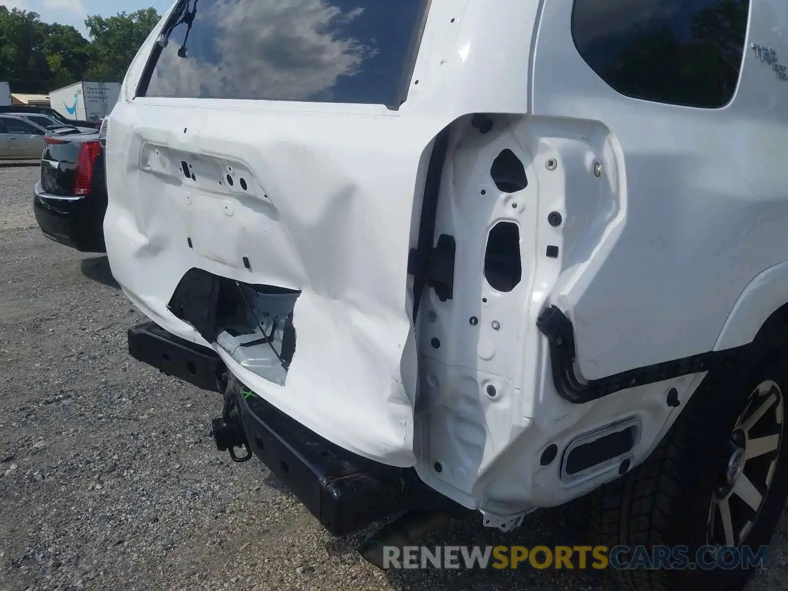 9 Photograph of a damaged car JTEBU5JR0L5743672 TOYOTA 4RUNNER 2020