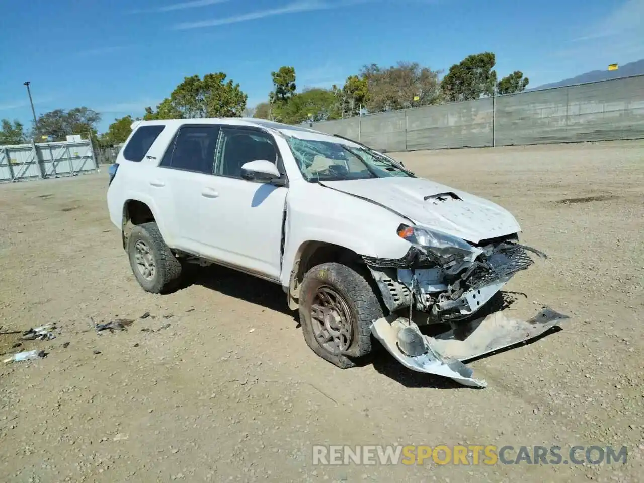 1 Photograph of a damaged car JTEBU5JR0L5749343 TOYOTA 4RUNNER 2020