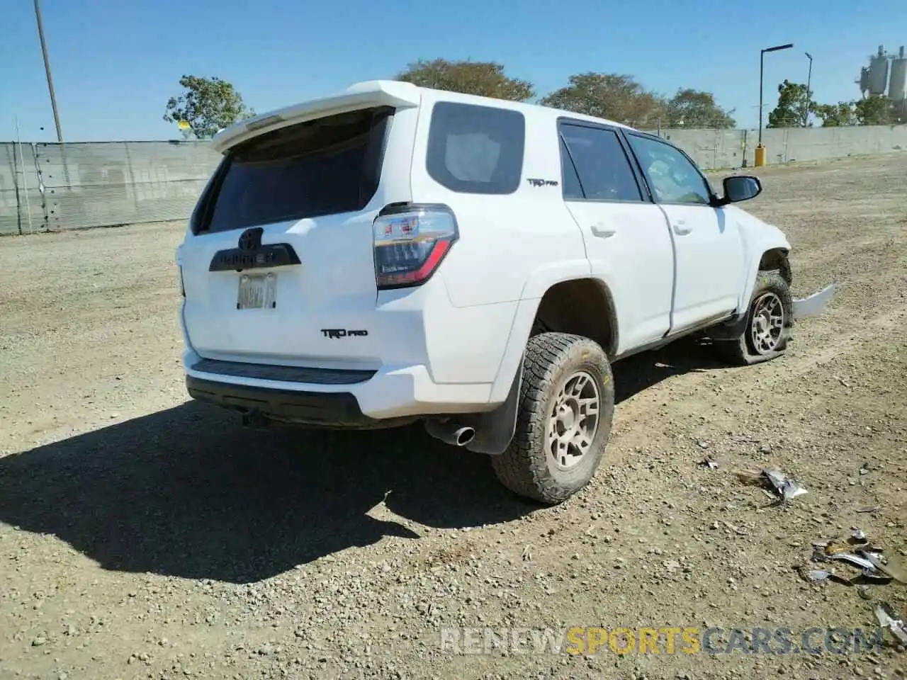 4 Photograph of a damaged car JTEBU5JR0L5749343 TOYOTA 4RUNNER 2020